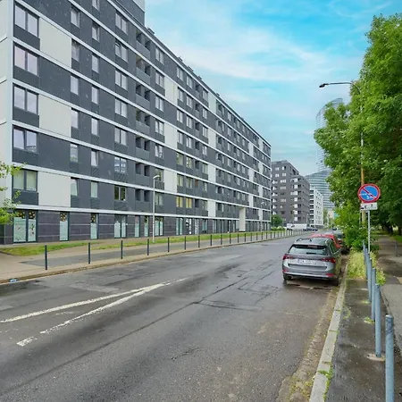 Modern With Balcony For 4 Guests In By Renters *