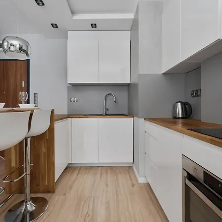 Апартаменты Modern With Balcony For 4 Guests In By Renters