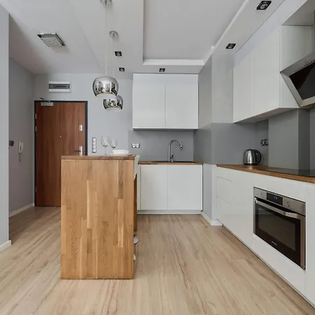 Modern With Balcony For 4 Guests In By Renters * Wrocław