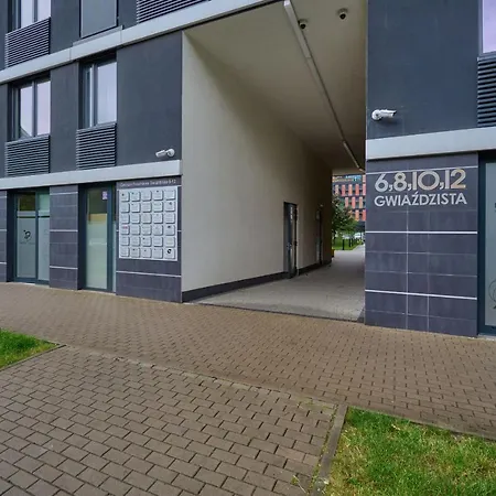 Modern With Balcony For 4 Guests In By Renters *