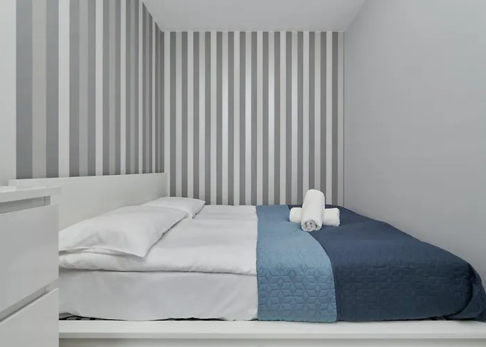 Modern With Balcony For 4 Guests In By Renters * Wrocław