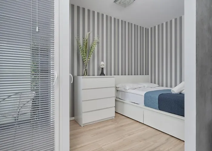 Modern With Balcony For 4 Guests In By Renters *