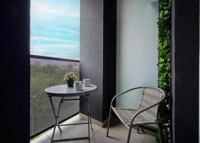 Modern With Balcony For 4 Guests In By Renters Apartman Wrocław