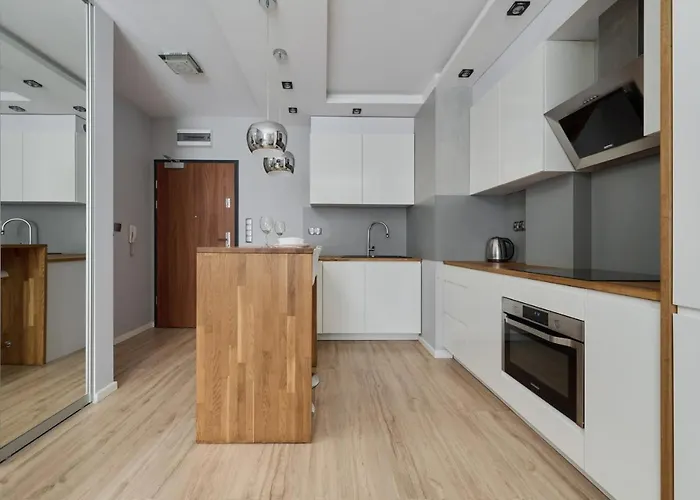 Modern With Balcony For 4 Guests In By Renters * Wrocław