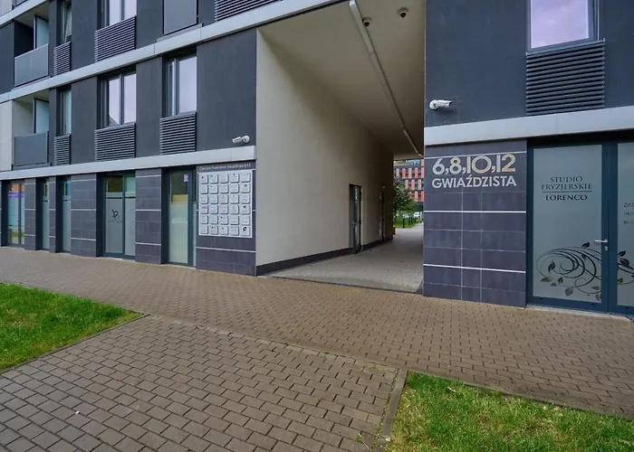 Modern With Balcony For 4 Guests In By Renters *