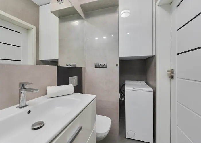 Modern With Balcony For 4 Guests In By Renters Wrocław